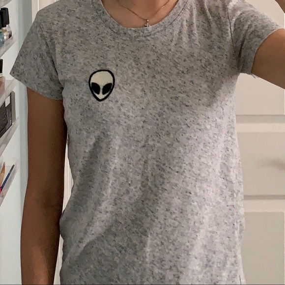 Brandy Melville Alien Tee - Picture 4 of 4
